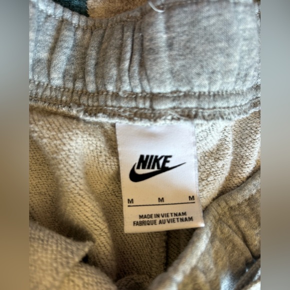 Nike light gray women’s shorts size M - Picture 4 of 5
